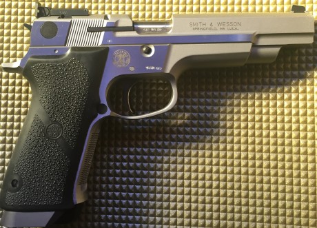 Smith & Wesson Target champion 9 mm practicamente nueva con muy poco uso PVP, 800€ + envio si lo hay
dos 00