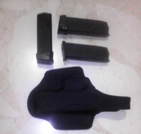 Buenas tardes, compañeros:

Pongo a la venta 3 cargadores para G19. Hay dos cargadores de 15+2 y otro 00