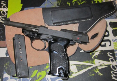 Buenas, 
vendo Pistola walther P-38 para hacer hueco en la licencia, por 350€, regalo la funda de piel 01