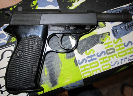 Buenas, 
vendo Pistola walther P-38 para hacer hueco en la licencia, por 350€, regalo la funda de piel 00