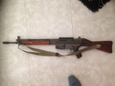 Vendo mi chopo prácticamente a estrenar como digo tiene una montura de perfil bajo es una montura de MP5 02