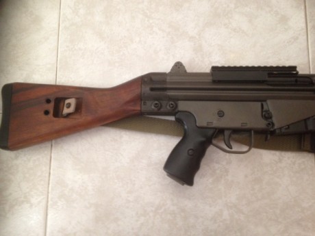Vendo mi chopo prácticamente a estrenar como digo tiene una montura de perfil bajo es una montura de MP5 00