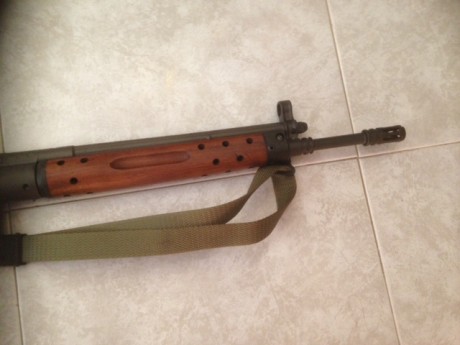 Vendo mi chopo prácticamente a estrenar como digo tiene una montura de perfil bajo es una montura de MP5 11