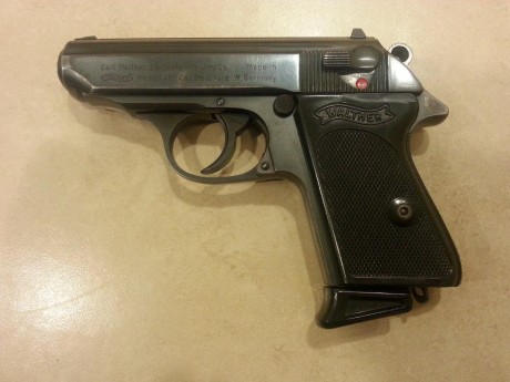 Se vende Walther PPK con un cargador. Calibre 9 corto.
Perfecto funcionamiento.
Cachas originales nuevas.
Documentada 01