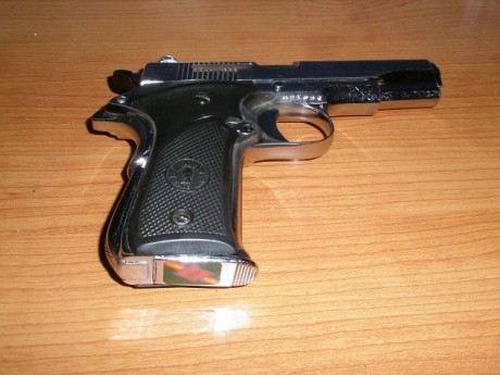 CAMBIO  PISTOLA LLAMA DEL 9 CORTO. MUY BONITA. CUENTA CON SEGURO DE ALETA Y OTRO EN LA EMPUÑADURA. SOLO 02
