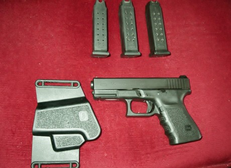 Buenos dias, cambio glock 19c del cal 9mm con tres cargadores y funda glock  tambien doy en el cambio 02