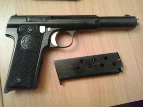 Tengo un compañero que me ha pedido que le postee su pistola, es una Astra 400, un pequeño pedazo de historia 02