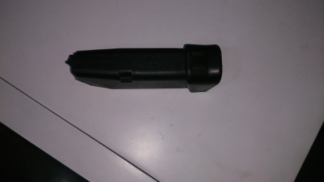 Buenas noches, tras la venta de mi glock 27 saco a la venta este cargador, ya que el comprador de la misma 02