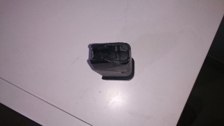 Buenas noches, tras la venta de mi glock 27 saco a la venta este cargador, ya que el comprador de la misma 01