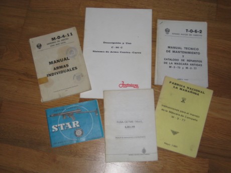 Lote de manuales armas y material antiguo. Laminas origniales unas 80 juego completo editado en el año 01