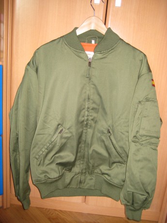  Prendas de piloto de helicópteros español original y totalmente nuevo: 
Mono  Verde T-54   25 €      00