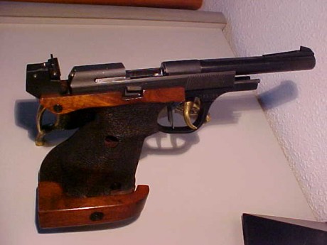 Pistola- UNIQUE DES-69-Cal-22.
Estado de conservacion y funcionamiento extraordinario, nota- 10
precio-400 02