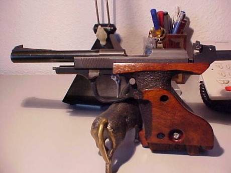 Pistola- UNIQUE DES-69-Cal-22.
Estado de conservacion y funcionamiento extraordinario, nota- 10
precio-400 01