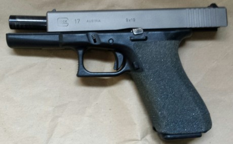 Vendo Glock 17, de primera generación, tiene dos cargadores y su taper original.  Guiada en "F"
Se 00