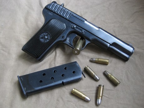 Con mucha pena pongo a la venta esta Tokarev TT33 de la Segunda Guerra Mundial, es una pieza de colección 00
