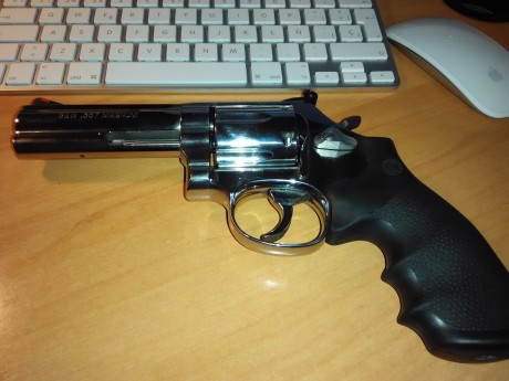 Buenas, vendo revólver smith&wesson 686 de 4". No he hecho muchos disparos con él (aproximadamente 01