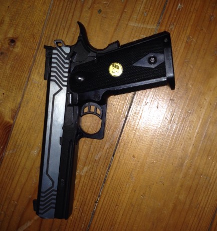 Hola,
Me deshago de otra de las cosas que compré y apenas he utilizado

Ibamos a hacer equipo de airsoft, 00