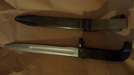 Buenas: vendo bayoneta de ak47, Desconozco si sirve para otro tipo de armas. lleva numeración pero desconozco 01