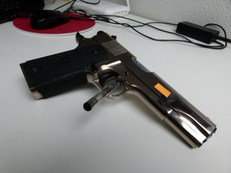 Buenas,

Cambio el arma arriba señalada por Glock 19 o Hk USP compact + diferencia en euros preferiblemente 01