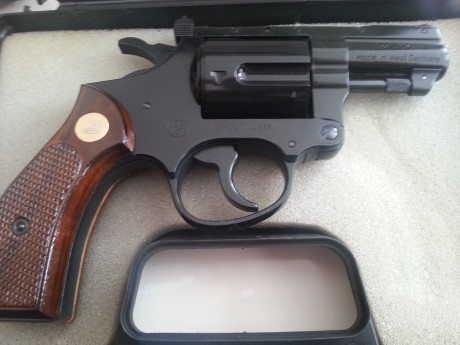 Mirar mi nueva adquisicion, es del calibre 45, totalmente nuevo, se siente muy  bien en la mano, de gran 01