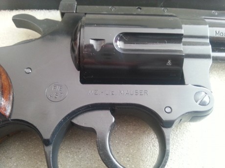 Mirar mi nueva adquisicion, es del calibre 45, totalmente nuevo, se siente muy  bien en la mano, de gran 00