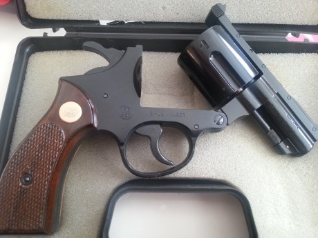 Mirar mi nueva adquisicion, es del calibre 45, totalmente nuevo, se siente muy  bien en la mano, de gran 10