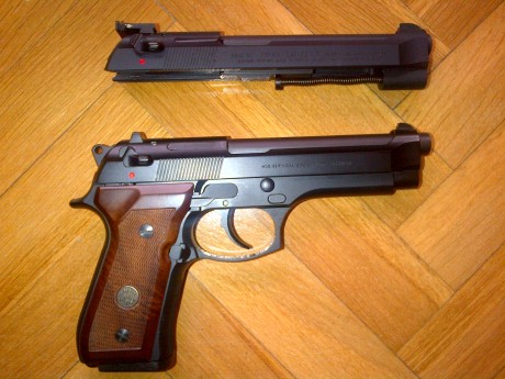 Vendo Pistola Beretta modelo 92 F con Kit calibre 22 muy bien conservada y pocos tiros como nueva, 600e 01