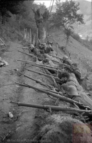Se ven algunos chismes curiosos....

 http://www.theatlantic.com/static/infocus/wwi/wwitech/ 161