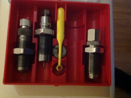 Vendidos gracias

hola a todos.
Vendo un juego de dies del calibre 32 S&W marca LEE usados pero en 00