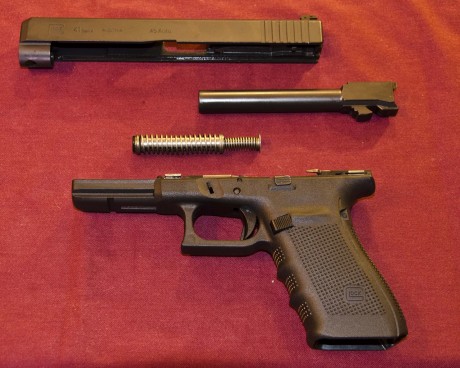 *  PISTOLA SEMIAUTOMÁTICA GLOCK 41 GEN 4 en CALIBRE 45 ACP . (Debe de ser única o de las pocas que han 02