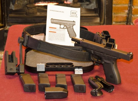 *  PISTOLA SEMIAUTOMÁTICA GLOCK 41 GEN 4 en CALIBRE 45 ACP . (Debe de ser única o de las pocas que han 01
