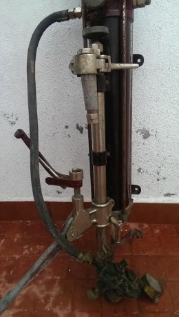 Cambio o Vendo maquina de recargar cartuchos de munición, parece que es hidraulica, no se si le falta 02