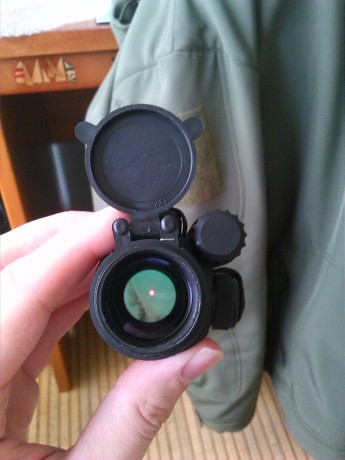 Vendo Aimpoint CompC3.

Viene con anilla de 30mm para montar sobre carril picatinny o Weaver.Bastante 00