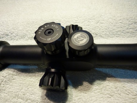  VENDIDO Es un visor de muy buena calidad, 10X40X56, con tubo de 30 m/m, mejor que el famoso Weawer T36, 12