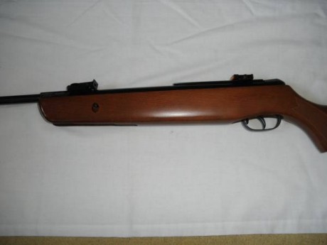 Vendo GAMO HUNTER Cal. 5.5 impecable (Prácticamente nueva) con funda.
Precio:  95  €.  (+gastos envío 01