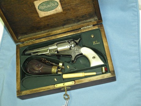 Buenos dias!

Hace un tiempo, pedi ayuda a los foreros  para poder fabricar una caja para mi revolver 61