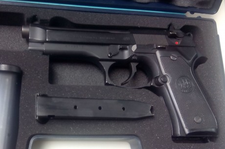 Vendo pistola Beretta F92. En muy buen estado. Con 2 cargadores de 15 cartuchos. La vendo por no usar. 02