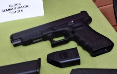 Hola a todos:

Un amigo me pide ponga a la venta su Glock 34 Gen.3 calibre 9mm.
Está impecable. La vende 00