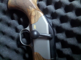 vendo rifle blaser r8 completamente nuevo comprado el 17/11/2014,cargador extraible,se vende con las monturas,se 60