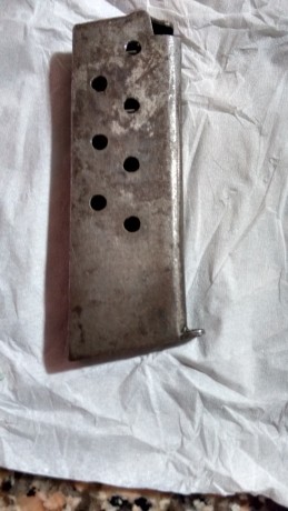 Hola pongo a la venta este cargador de la pistola Astra la puro del 9 largo ,, el cargador esta en perfectas 02