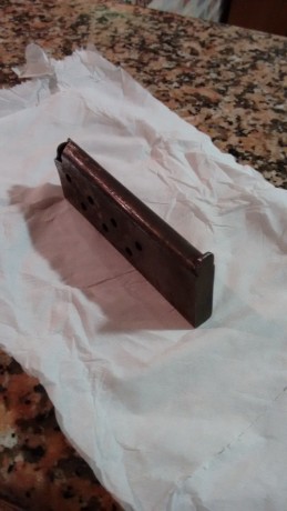 Hola pongo a la venta este cargador de la pistola Astra la puro del 9 largo ,, el cargador esta en perfectas 00