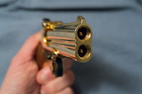 Vendo esta preciosidad, una Derringer fabricada por Rohm (Alemana) en 9mm RK de mi coleccion personal.
Acabado 22