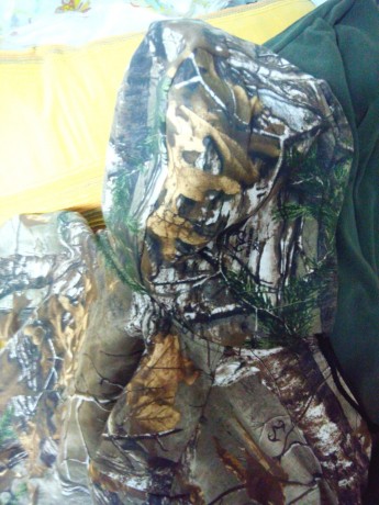 vendo unas chaquetas o sudaderas con capucha, llevan un poco de aislante,   es silenciosa,  repele el 01