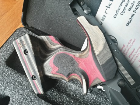 Pues eso, que vendo o cambio por alguna otra arma de mi interés, esta estupenda pistola de Feinwerkbau, 12