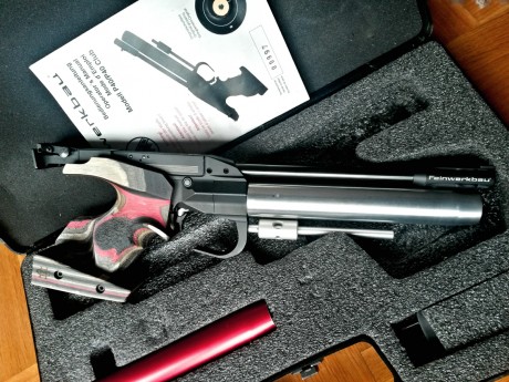 Pues eso, que vendo o cambio por alguna otra arma de mi interés, esta estupenda pistola de Feinwerkbau, 10