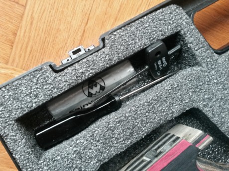 Pues eso, que vendo o cambio por alguna otra arma de mi interés, esta estupenda pistola de Feinwerkbau, 21