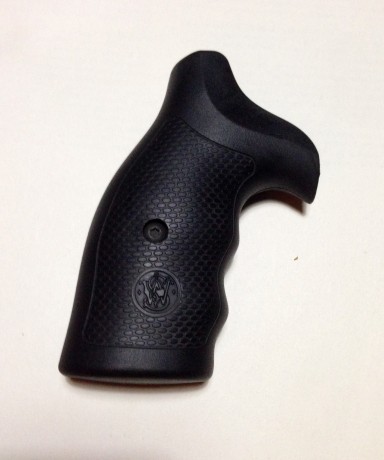 Hola,

Vendo cacha de serie para revolver S&W 686.
Está sin utilizar. La quité el mismo dia que compré 00