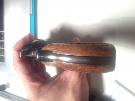 Cambio las cachas originales de un revolver astra 250 por las validas para ese modelo de goma negras o 32