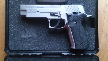   *****VENDIDA*****  **Vendo pistola de alta gama marca sig sauer modelo p226 x-five allround, calibre 00
