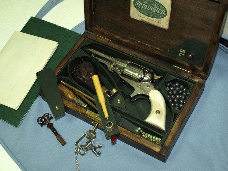 Buenos dias!

Hace un tiempo, pedi ayuda a los foreros  para poder fabricar una caja para mi revolver 152